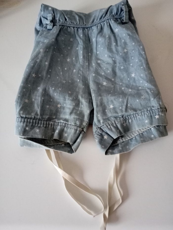 Combishort , 12 ans, coton bleu clair, étoiles blanches ,bretelles réglables ,taille élastique,2 poches . Très bon état. - photo numéro 9