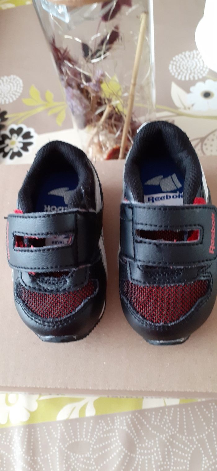 Une paire de basket pointure 17 - photo numéro 2