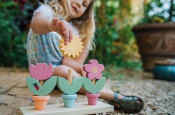 Orange Tree Toys / Stacking Flower Pots (jeu d’empilement de fleurs dans des pots) NEUF