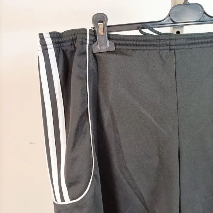 Short sport Adidas noir Taille L 3 bandes blanches 100% polyester A853 - photo numéro 5