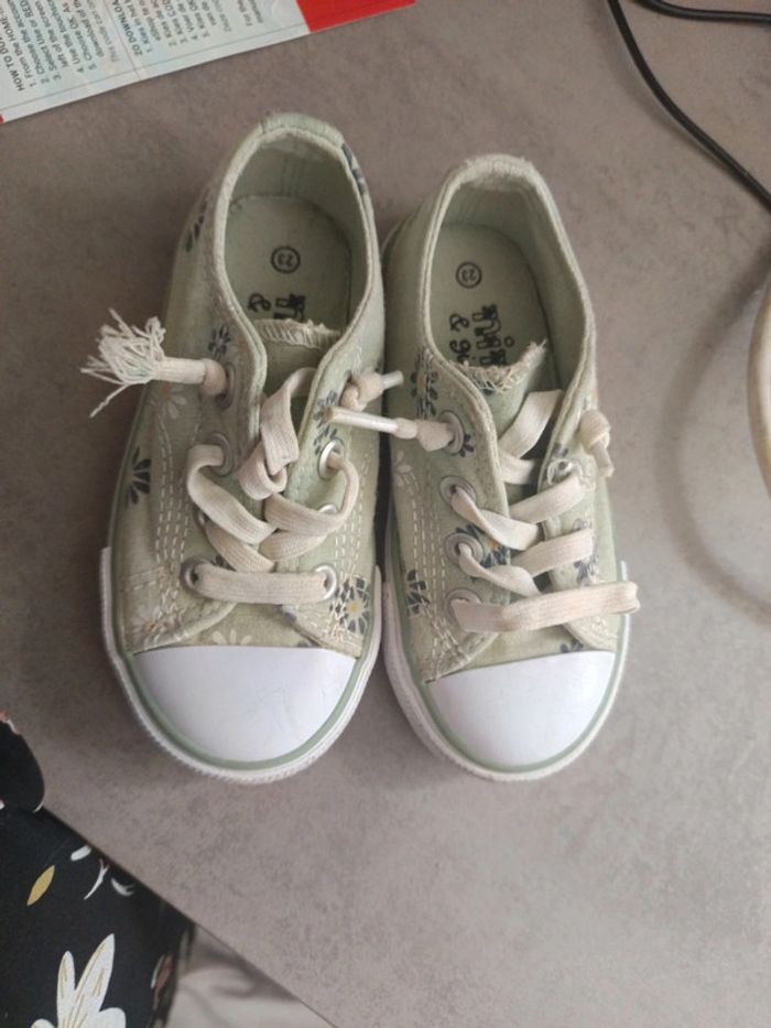 Basket verte claire marguerite 23 lacet élastique