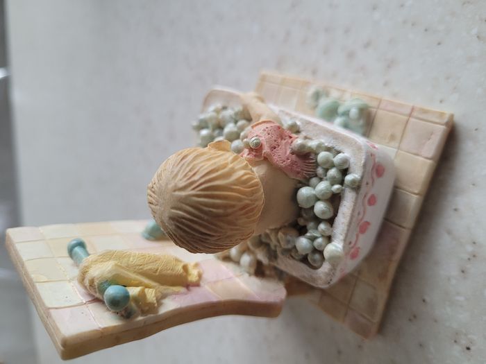 Miniature bébé dans son bain - photo numéro 2