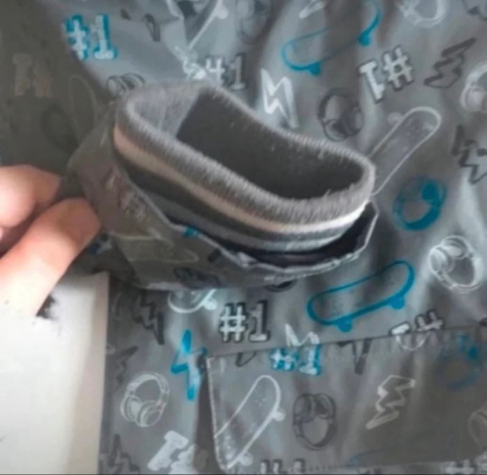 Manteau imperméable à capuche très bon état garçon taille 5 ans couleur gris - photo numéro 3
