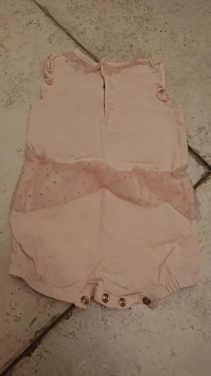 Combishort bébé 1 mois rose pâle et tulle - photo numéro 2