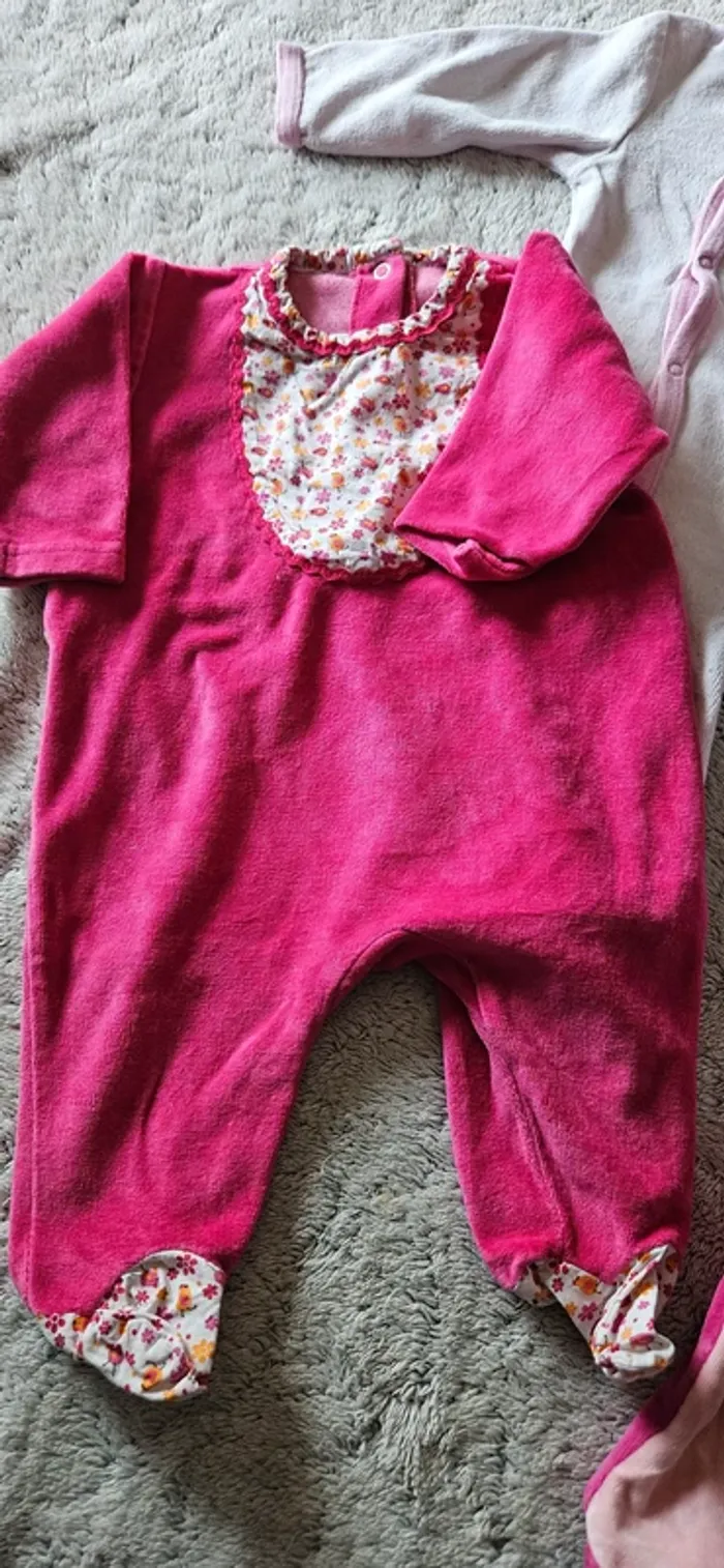 Lot 3 pyjama 6 mois - photo numéro 2