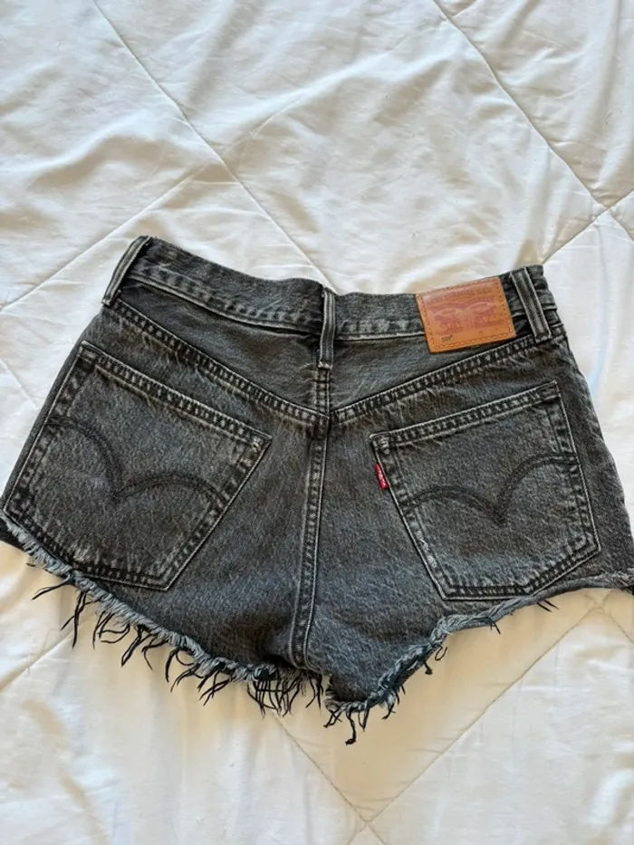 Short Levi’s 501 vintage court mini destroy W26 S/36 – mi taille gris foncé style cut off - photo numéro 6