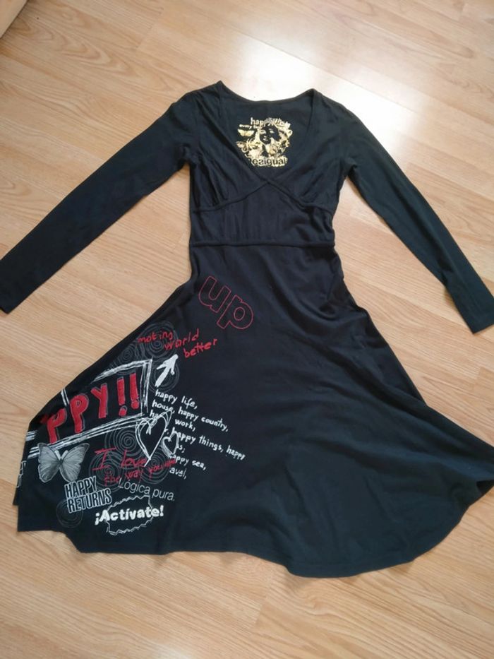 Robe mi longue Desigual. Femme.
Taille S - 36 - photo numéro 2