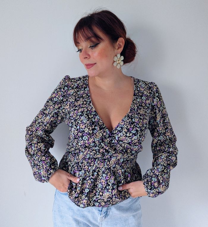 Blouse à manches longues péplum cache-cœur fleurie bohème chic tendance Taille 38 M
Très bon état - photo numéro 5