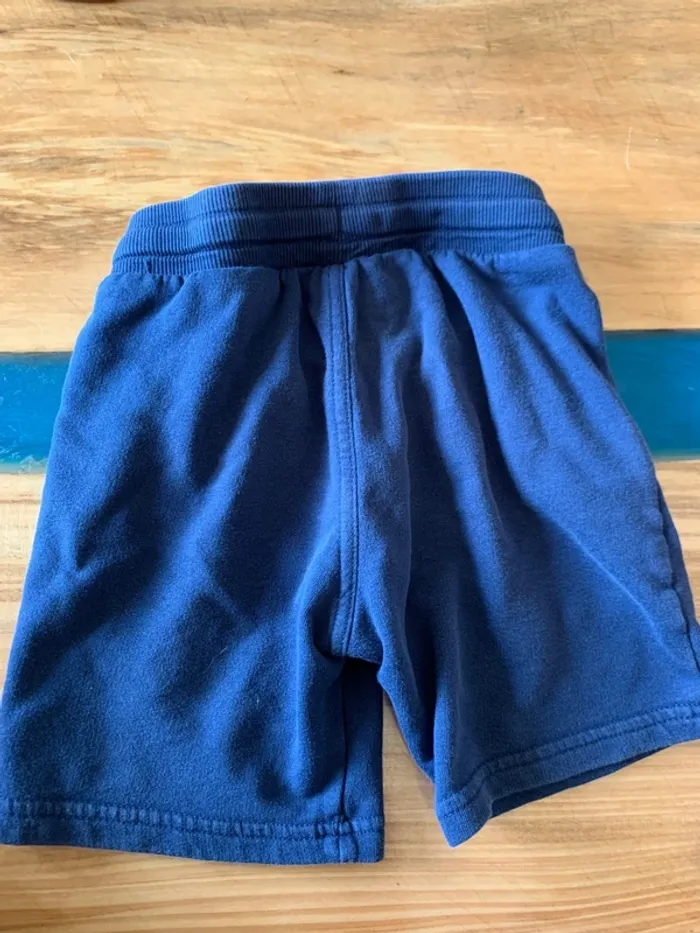 Short h&m taille 6/7 ans - photo numéro 4