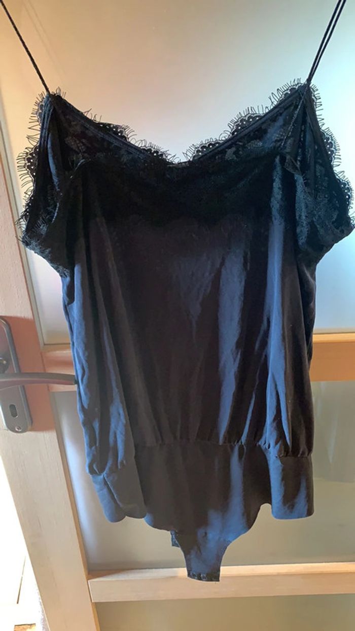 Bodie fine bretelle avec fausse dentelle Kiabi en très bon état taille 42-44 - photo numéro 8