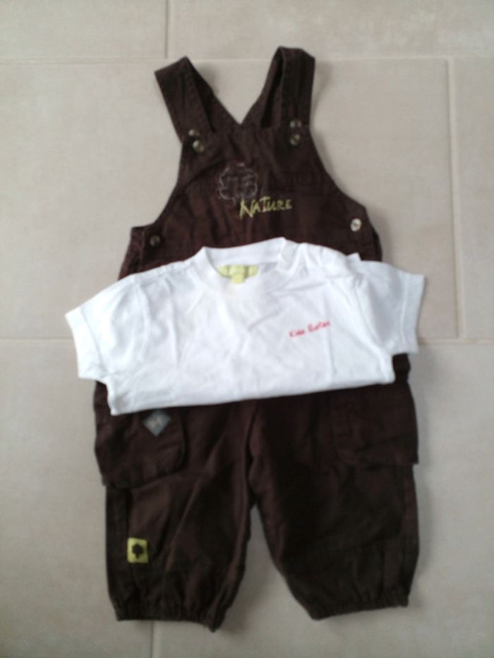 Salopette marron et t-shirt