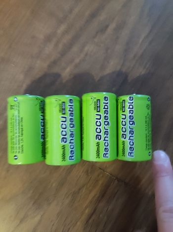4 pile verte accu rechargeable HR20/D NI-MH 2400mAh