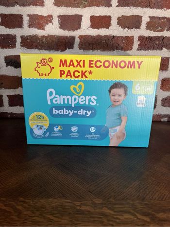 Couches Pampers baby dry taille 6