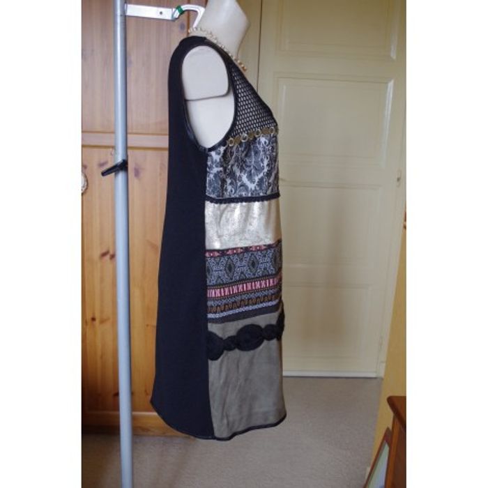 RINASCIMENTO - Robe, broderie, motif noir et kaki T42 - photo numéro 2