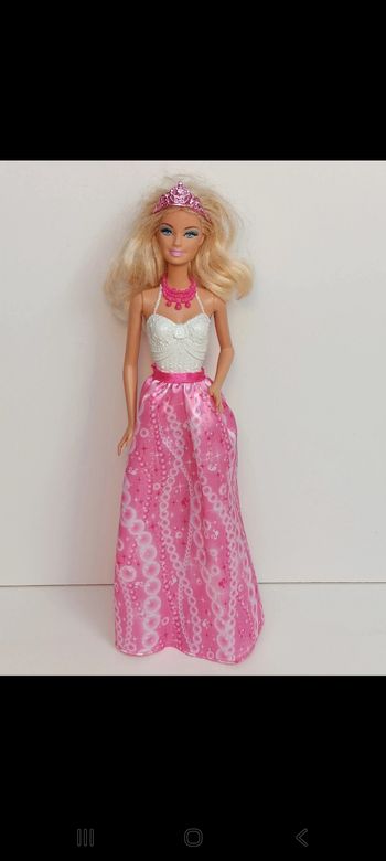 Poupée mattel Barbie Fashion Meets Fairytale Series x9439
Poupée et ensemble compris