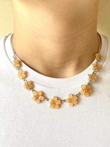 Collier fleur pierre saumon