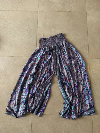 Pantalon violet, très bon état, 36x95cm