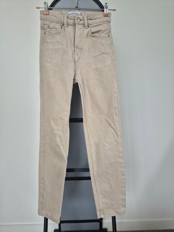 jean mom slim fit beige stradivarius taille 36