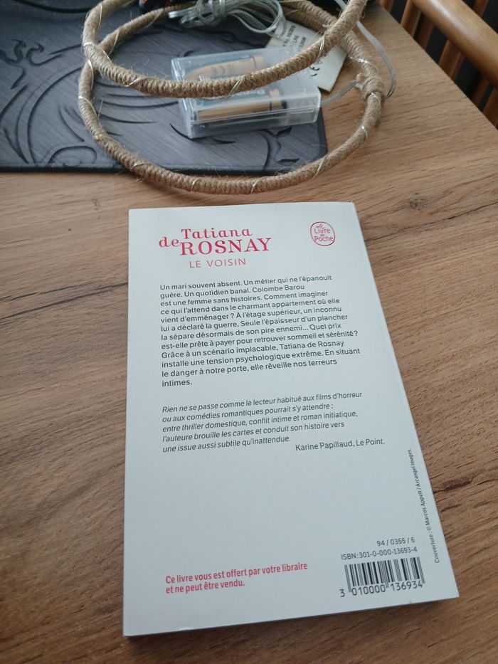 LIVRE LE VOISIN DE TATIANA DE ROSNAY - photo numéro 2