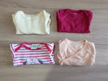 C44 Lot bodies kitchoun 3 mois