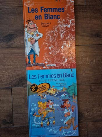 Lot de 2 bandes  dessinées Les femmes  en blanc