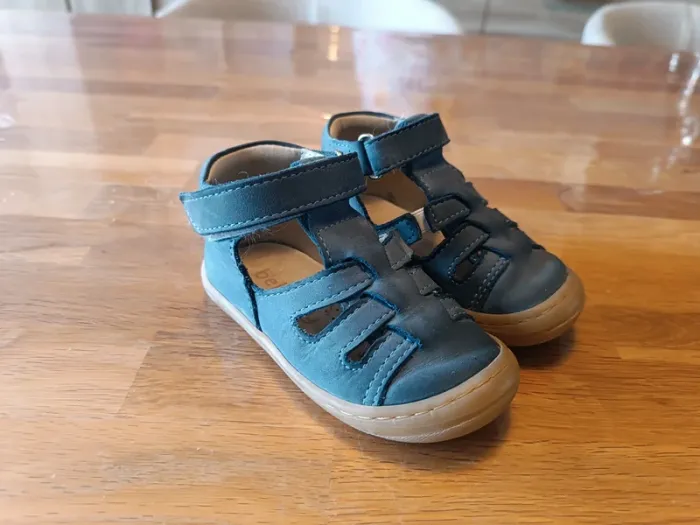 Chaussure à scratch Bellamy taille 22 avec boite - photo numéro 2