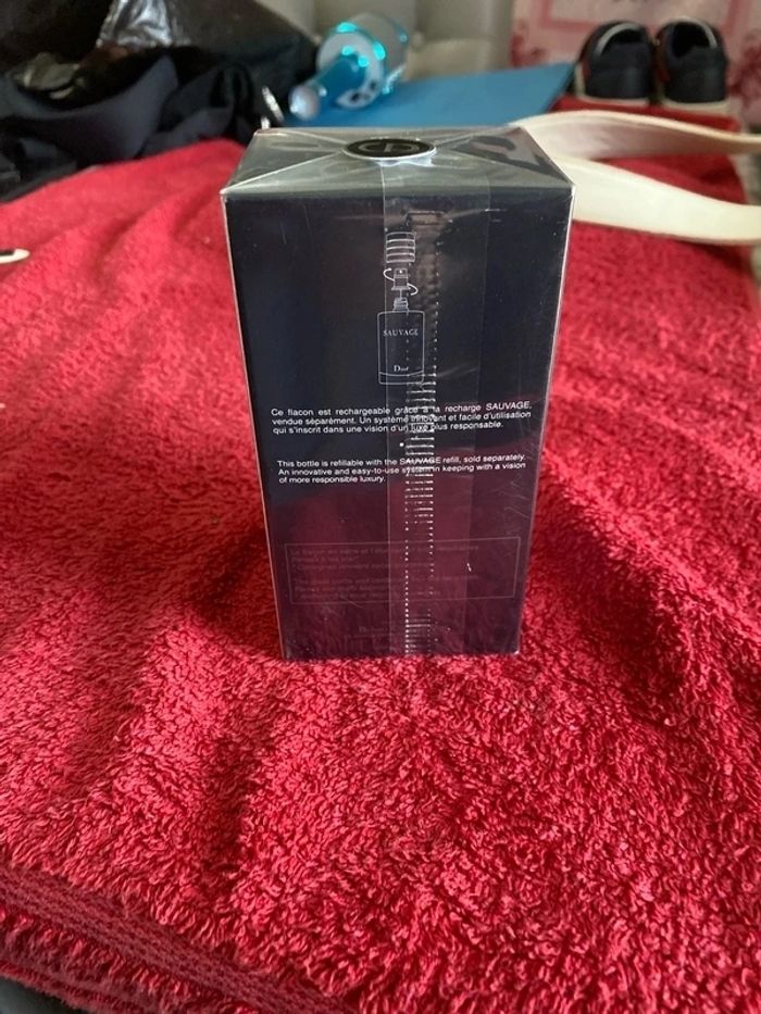 Neuf avec étiquette·SAUVAGE - photo numéro 2