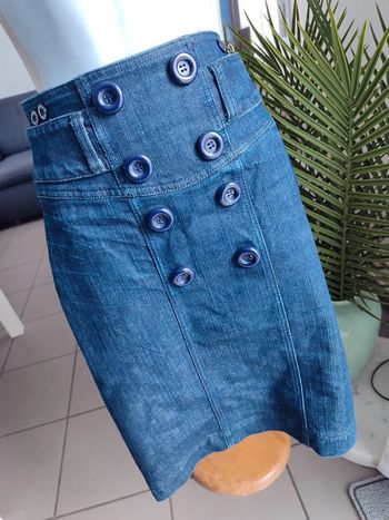 Jolie jupe en jean mi longue