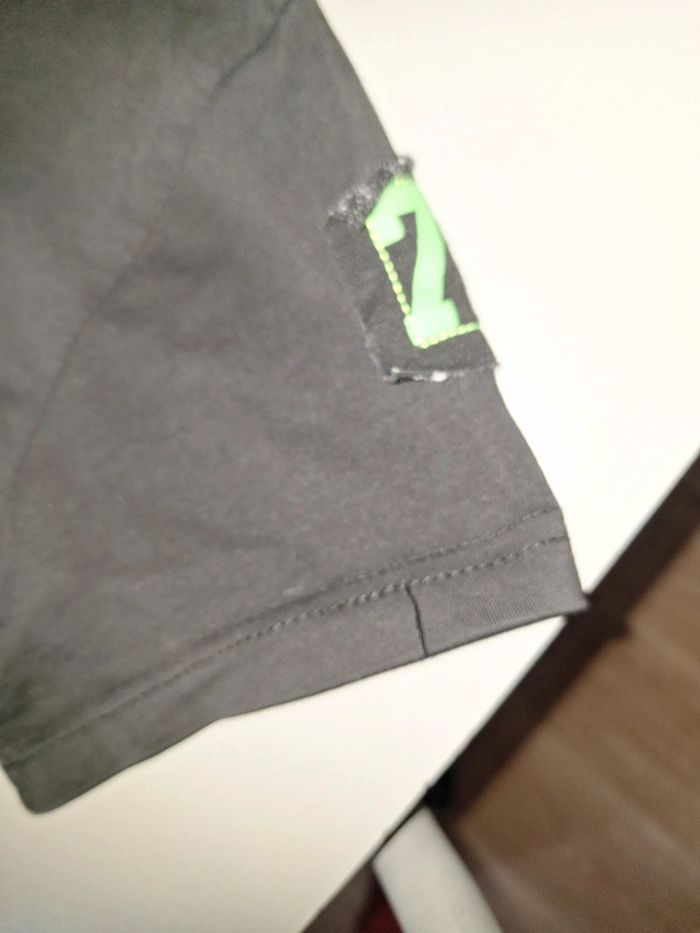 Tee shirt noir et vert fluo 10 ans - photo numéro 4