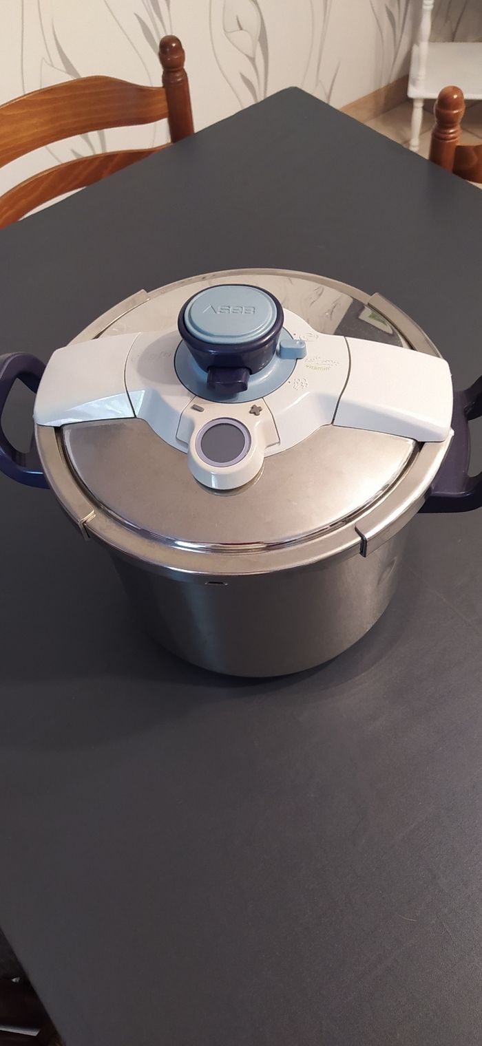 Grande cocotte minute autocuiseur SeB de 10 litres - photo numéro 2