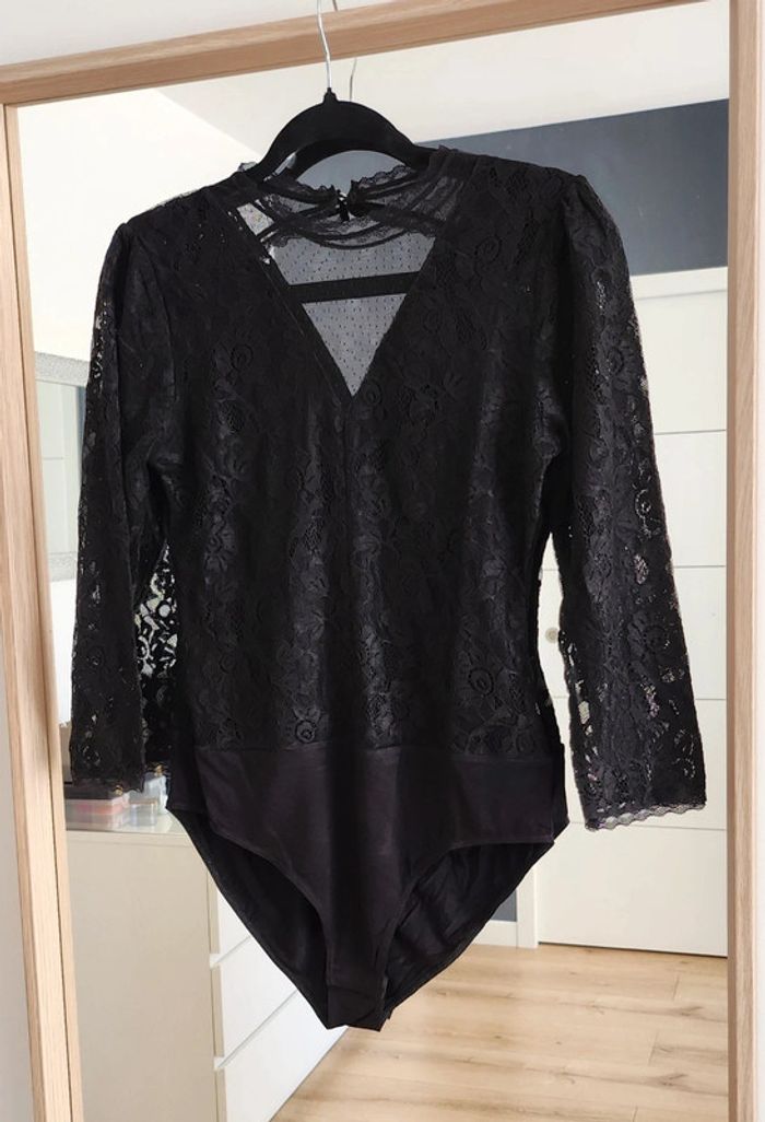 Body dentelle noire taille M Naf Naf