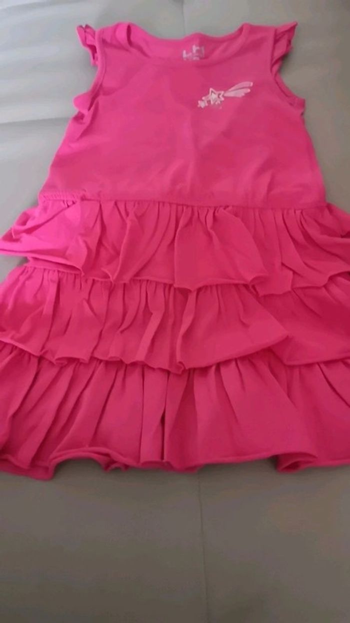 Robe fuschia à volants 6 ans +accessoire - photo numéro 2