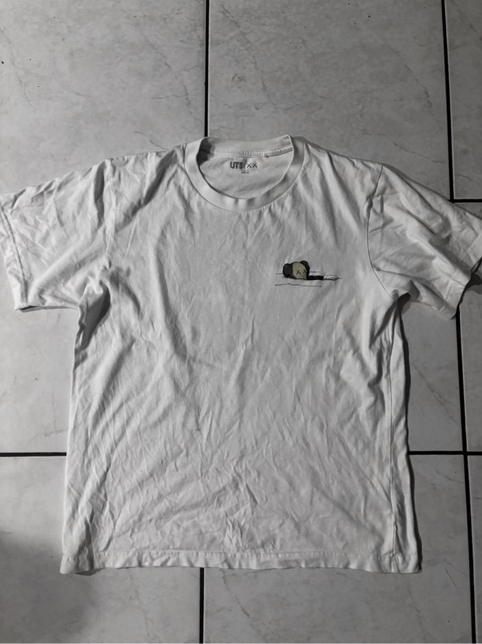 T shirt blanc Kaws X Uniqlo - photo numéro 3