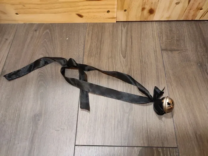 Collier clochette grelot coeur très bon état