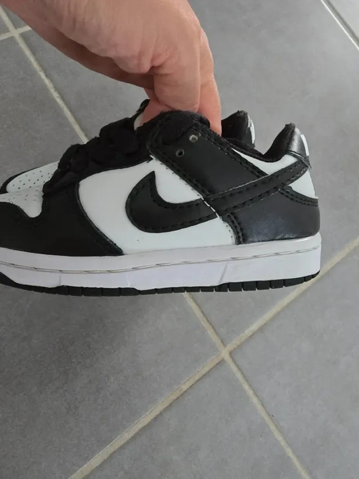 Basket Dunk noir et blanche - photo numéro 2