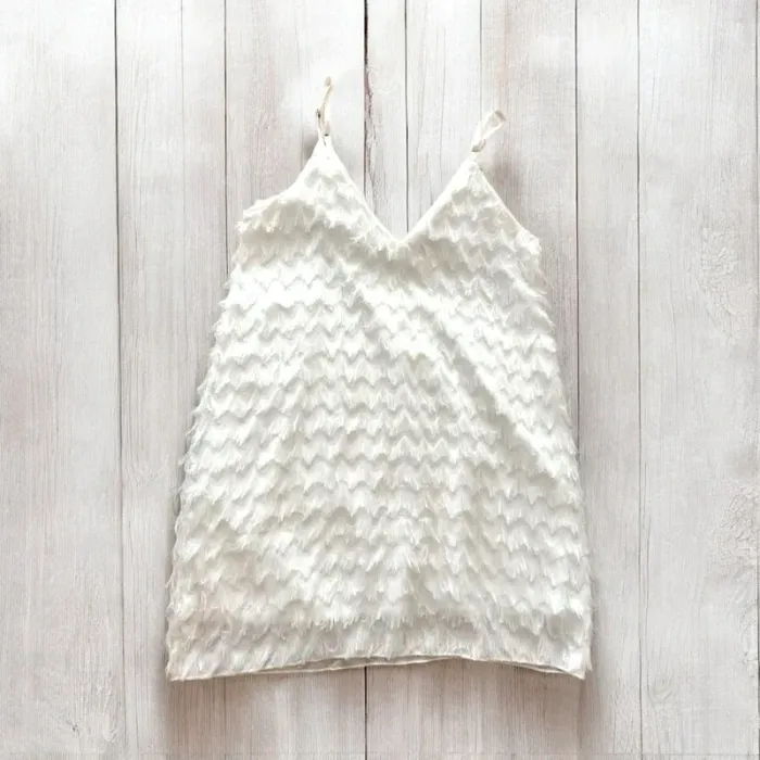 Robe blanche à franges style soirée glamour / tendance old money chic - photo numéro 3