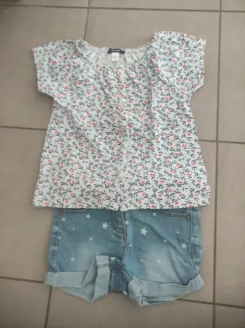 Ensemble tee shirt et short 5 ans en très bon état