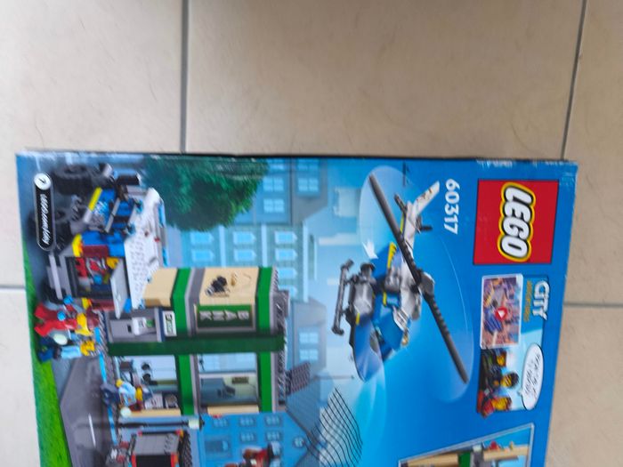 LEGO City 60317 : Police Chase at the Bank - photo numéro 7