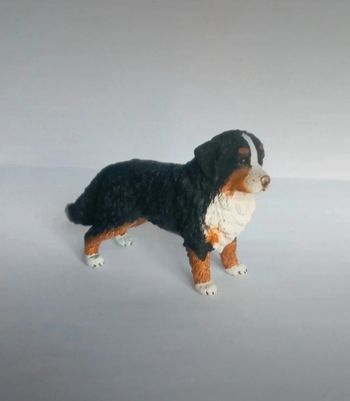 Figurine animaux chien bouvier bernois marque schleichh