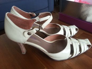 Chaussures crèmes vernies