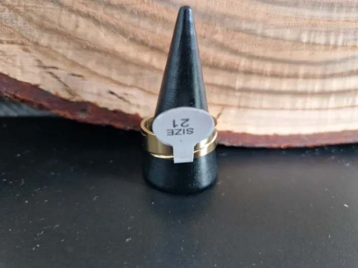 Bague homme dorée en acier inoxydable taille 21 - photo numéro 2