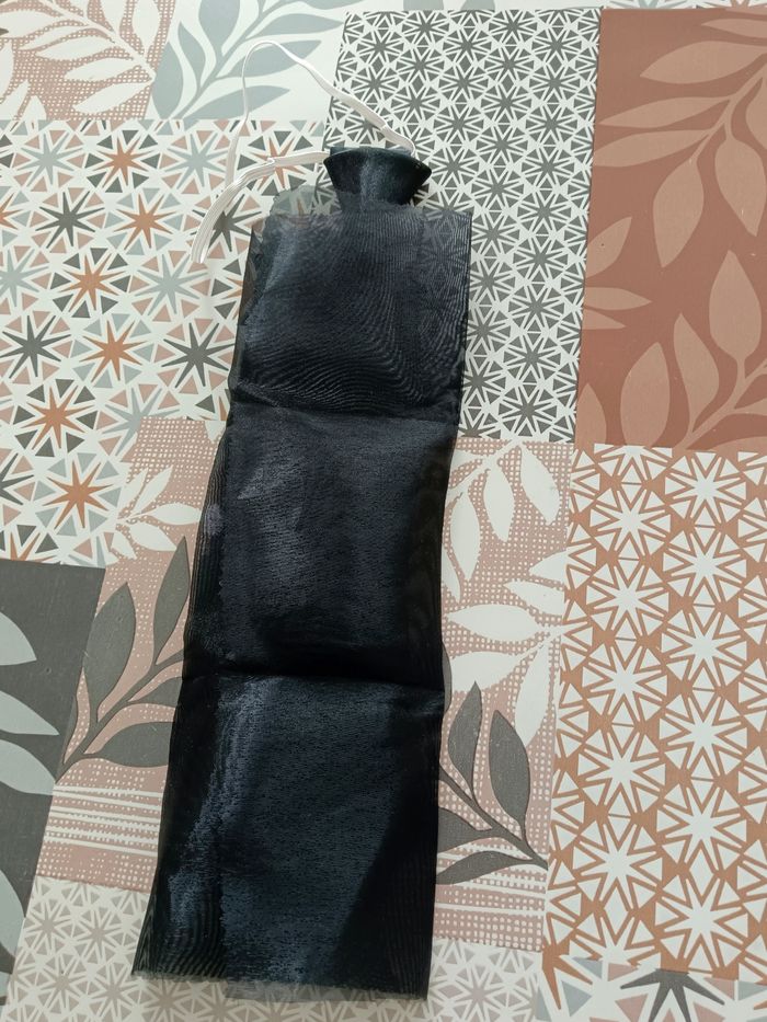 Cravate noire - photo numéro 2