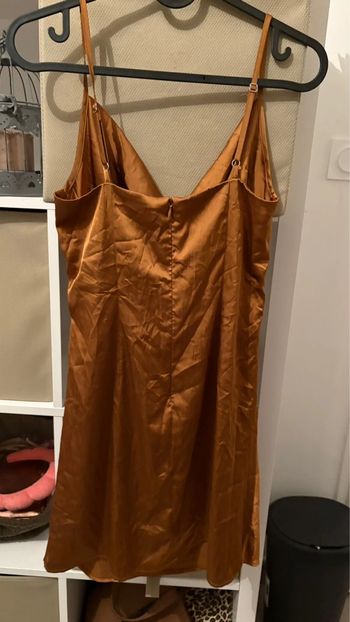 Robe satinée camel