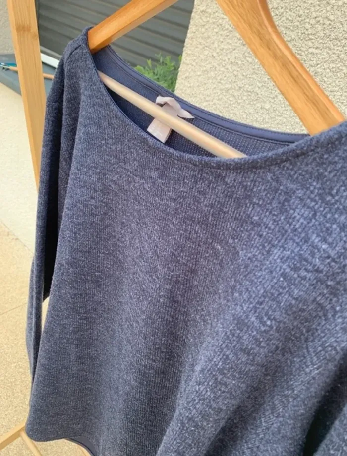 Pull h&m bleu marine léger - photo numéro 4