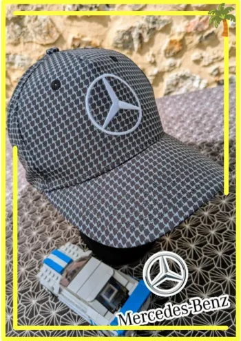 Casquette noire style sport auto