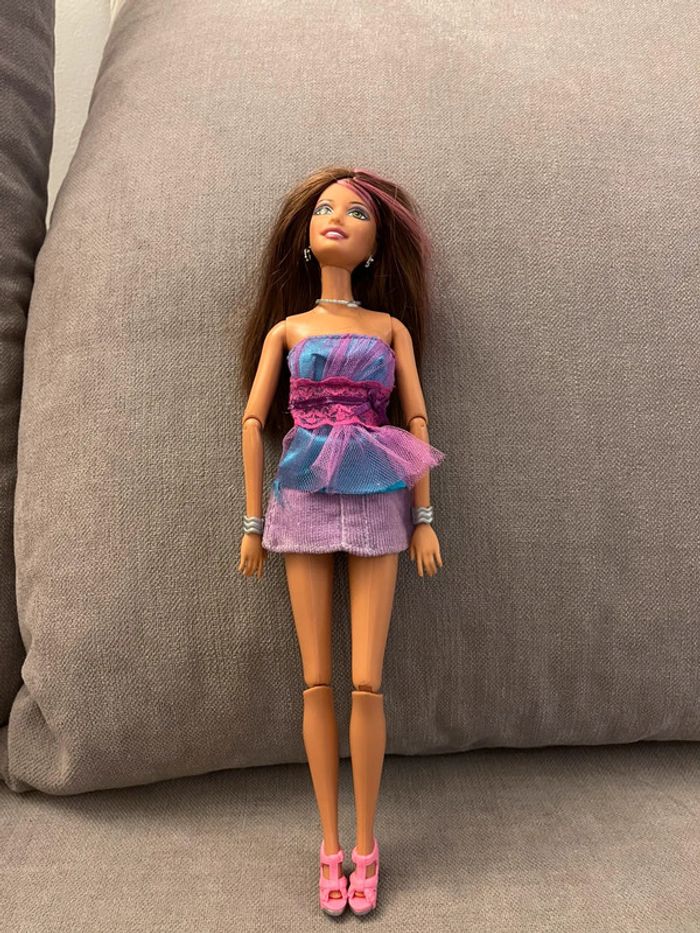 poupée Barbie élégante