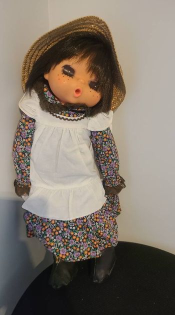 Jolie poupée Seki Guchi japonaise vintage des années 70. Corps souple en tissu, tête en plastique.