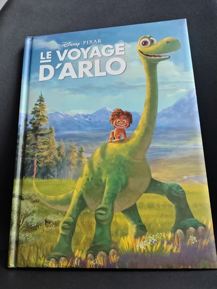 Livre Le voyage d' arlo Disney Pixar hachette collection grand format 3+
