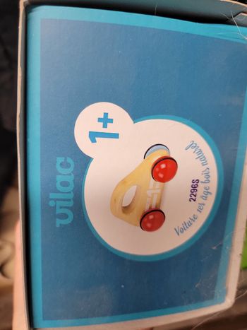 Voiture à main en bois