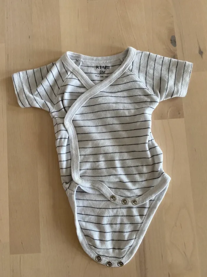 Lot 5 bodys manches courtes - taille 0 mois - photo numéro 4